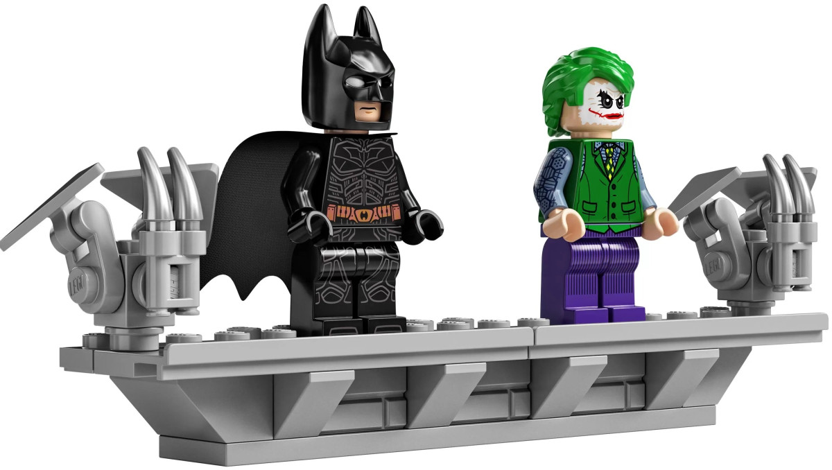 Конструктор LEGO DC Batman Бэтмобиль Тумблер (76240)